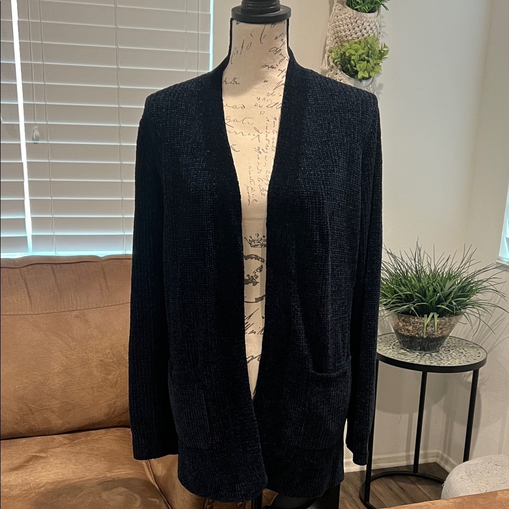 🍀Matty M Black Women's Cardigan
size Small